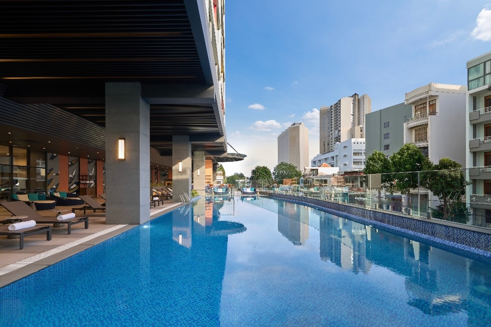 four-points-by-sheraton-nha-trang-swimming-pool-1-1767074595.jpg