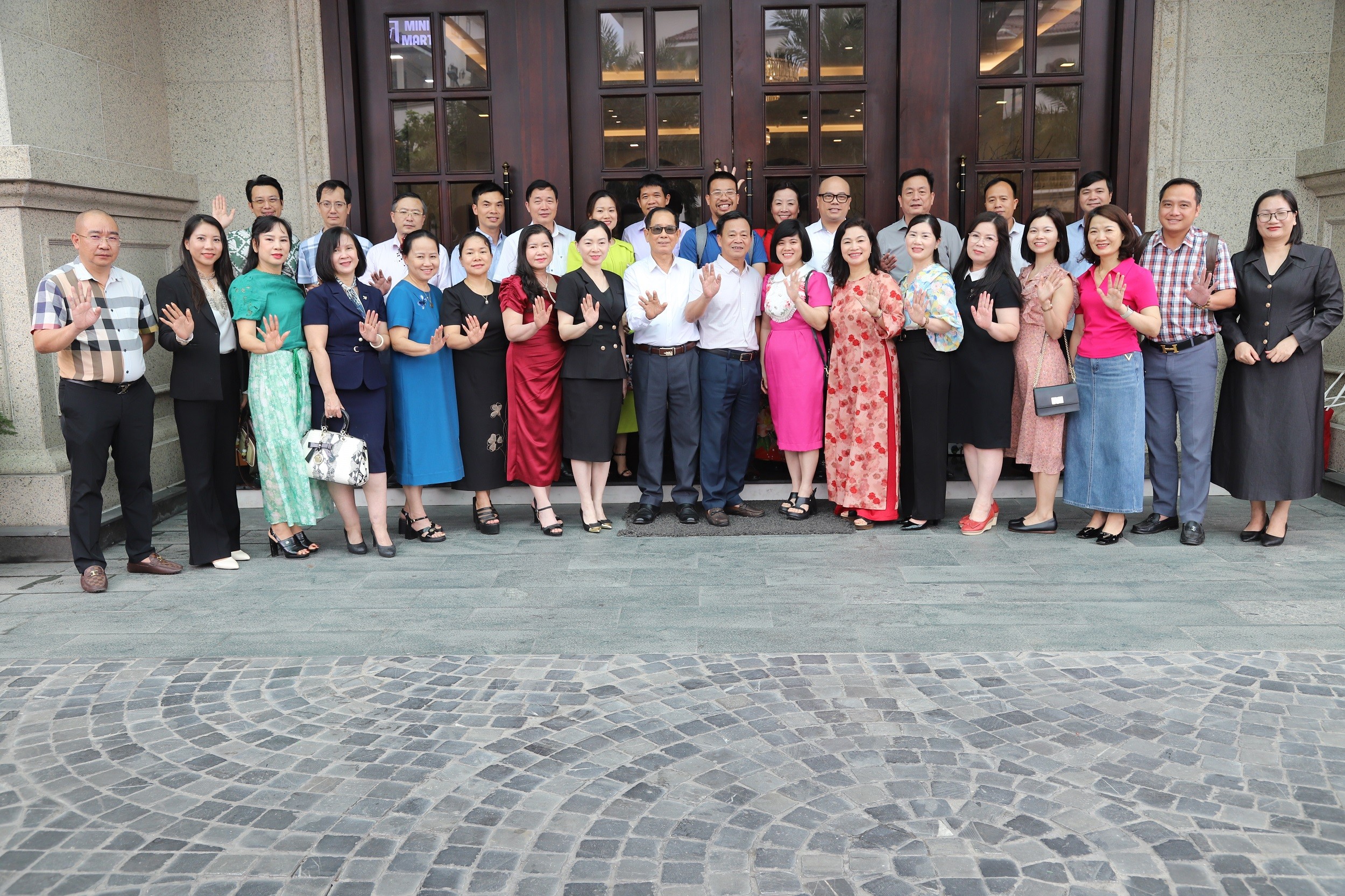 chup-anh-luu-niem-1776356913 chup-anh-luu-niem-1776356913.jpg