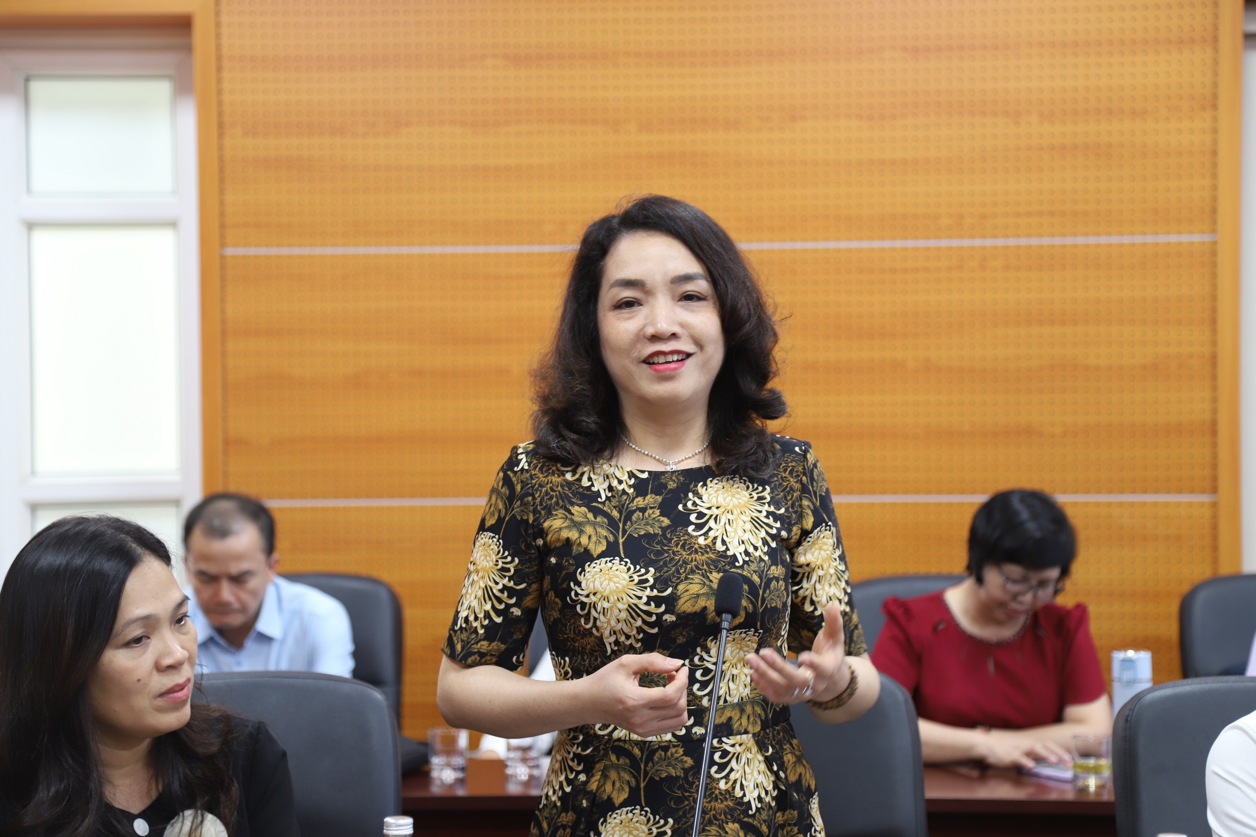 10-phat-bieu-tai-thao-luan-1778775057 10-phat-bieu-tai-thao-luan-1778775057.jpg