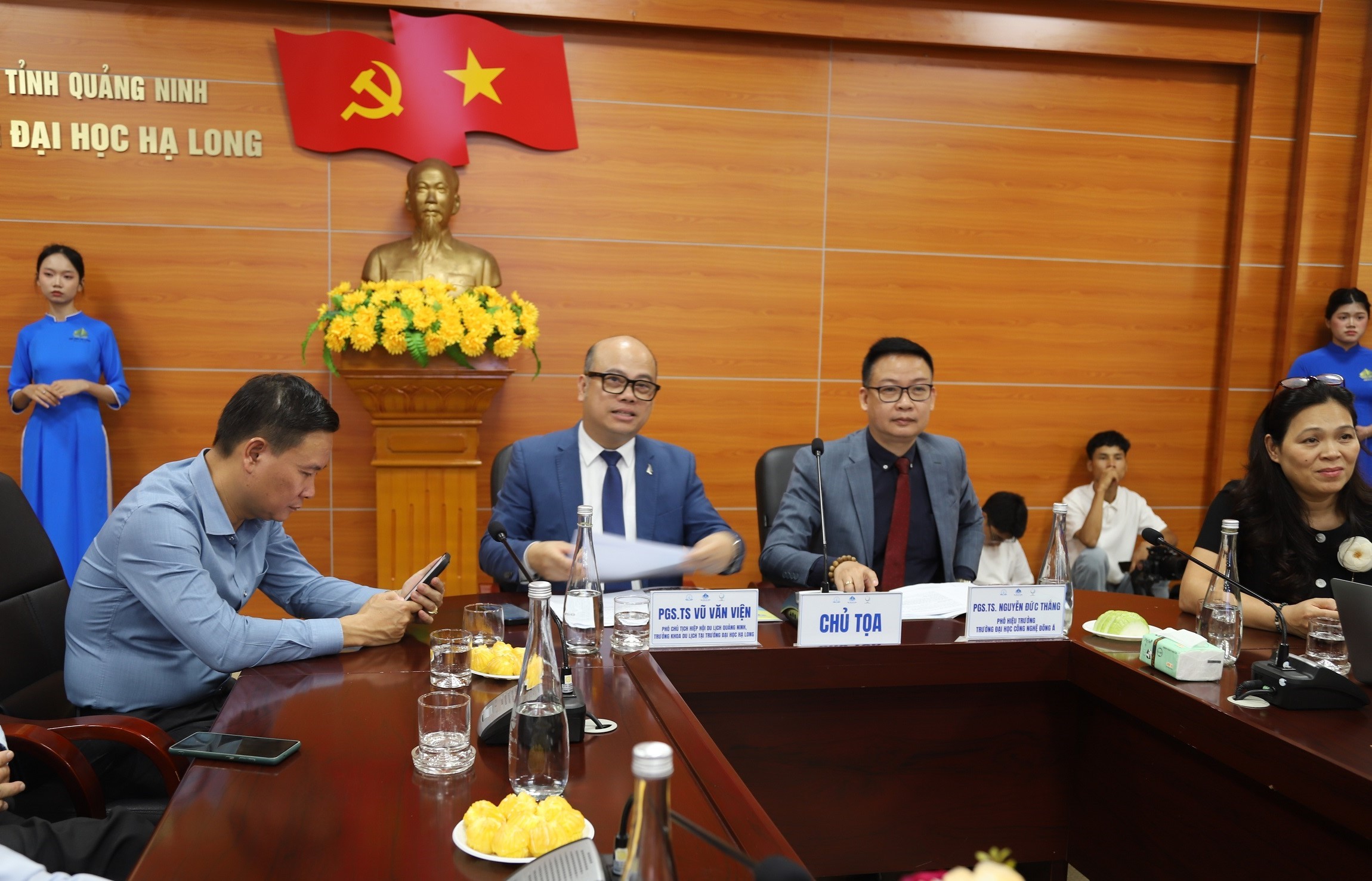 a-9-phien-thao-luan-1-1778775018 a-9-phien-thao-luan-1-1778775018.jpg