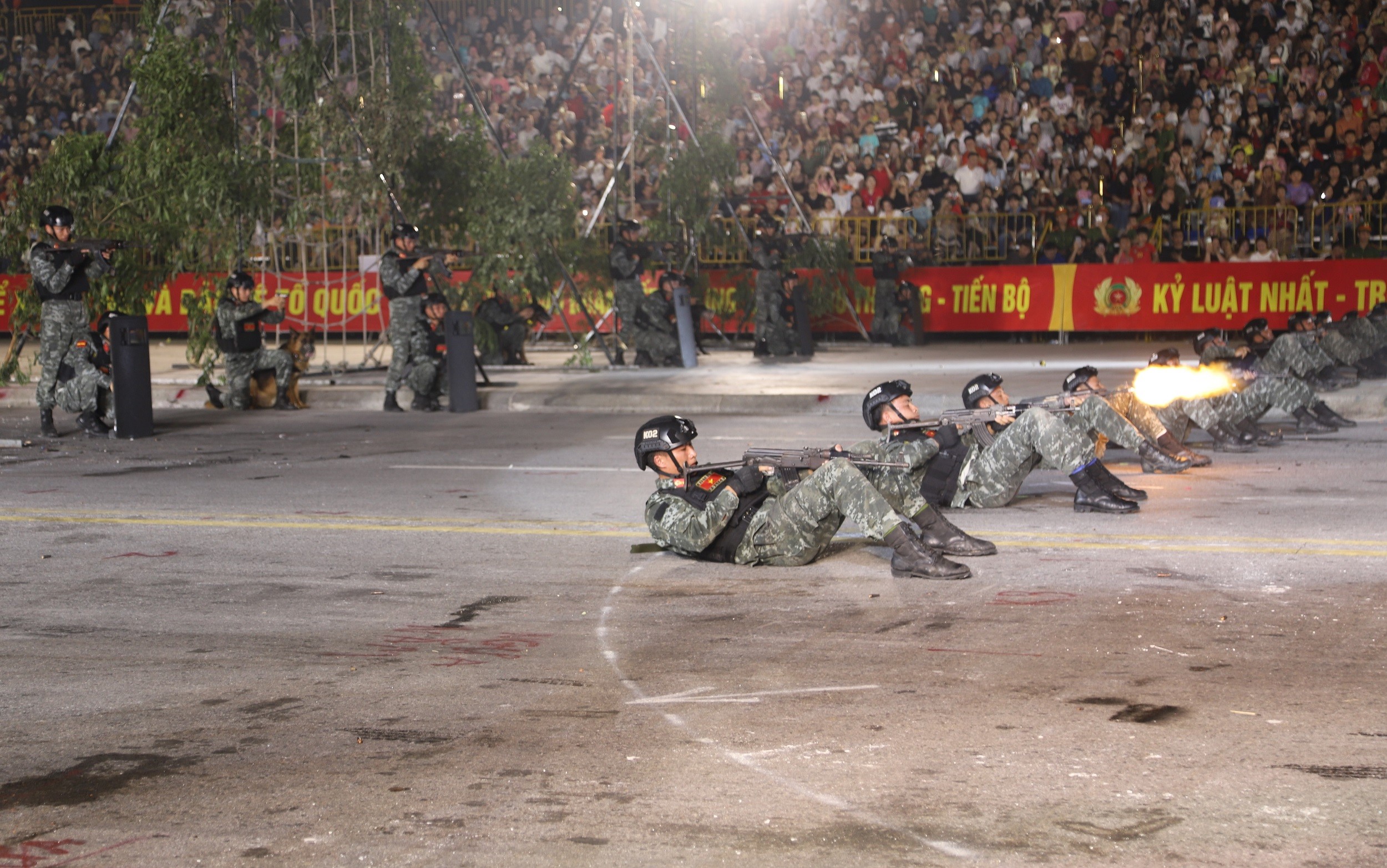 ban-sung-tieu-lien-cac-tu-the-1779638349 ban-sung-tieu-lien-cac-tu-the-1779638349.jpg