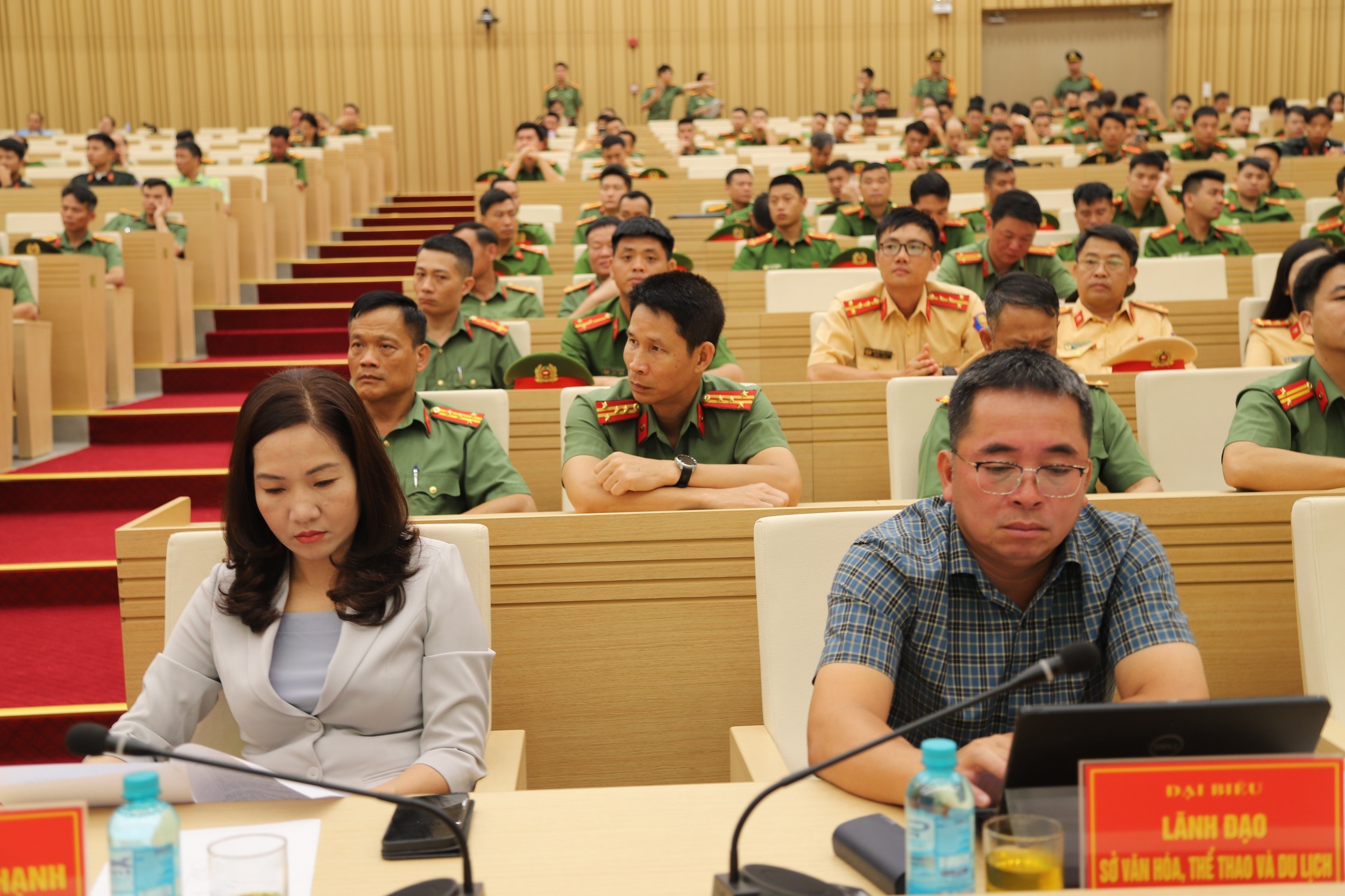 lanh-dao-tinh-so-1779981530 lanh-dao-tinh-so-1779981530.jpg