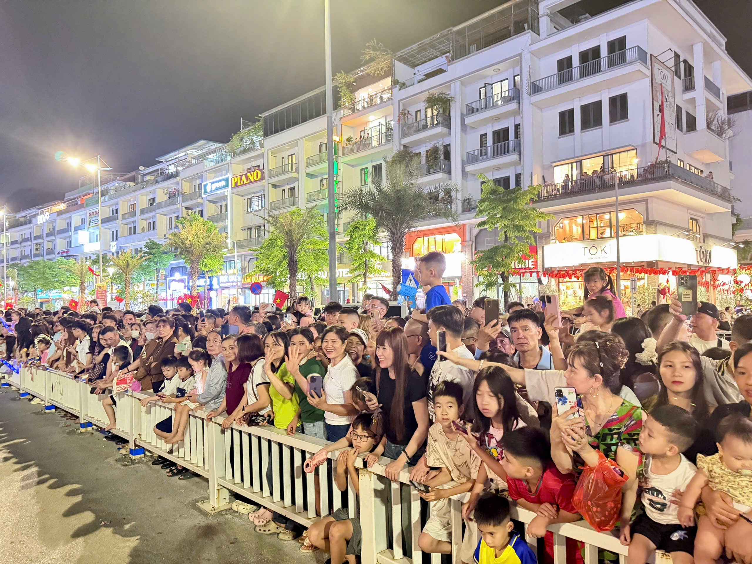 nhieu-nguoi-duoc-xem-1777624946 nhieu-nguoi-duoc-xem-1777624946.jpg