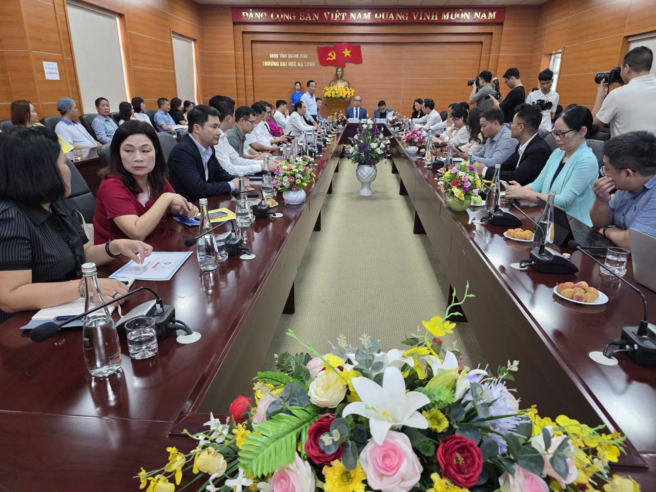 thao-luan-rong-1778775124 thao-luan-rong-1778775124.jpg