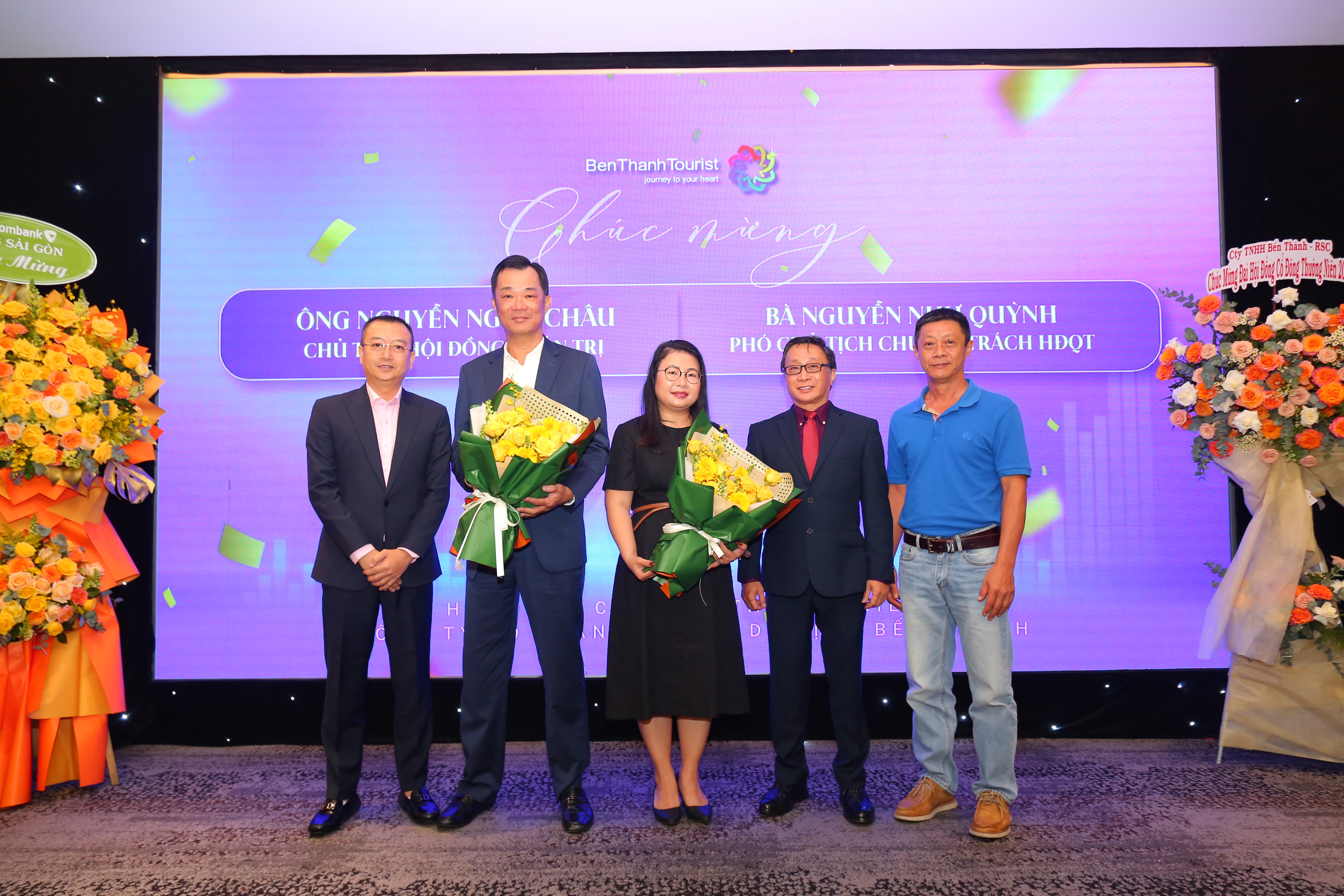 h03-dai-dien-hdqt-tang-hoa-chuc-mung-cac-thanh-vien-moi-gia-nhap-hdqt-benthanh-tourist-1780650196-1 h03-dai-dien-hdqt-tang-hoa-chuc-mung-cac-thanh-vien-moi-gia-nhap-hdqt-benthanh-tourist-1780650196.jpg