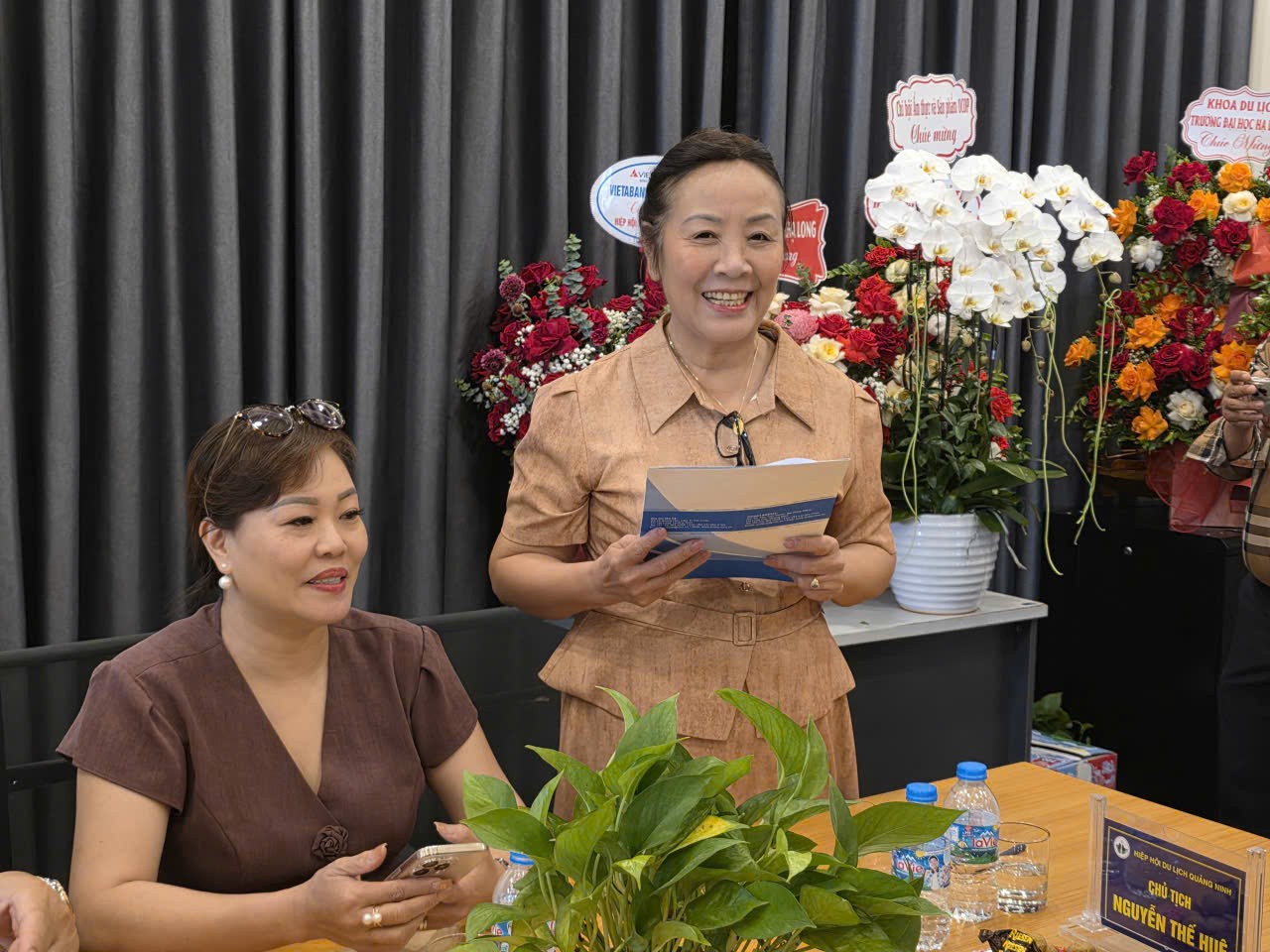 2-ba-hien-phat-bieu-1783657274.jpg