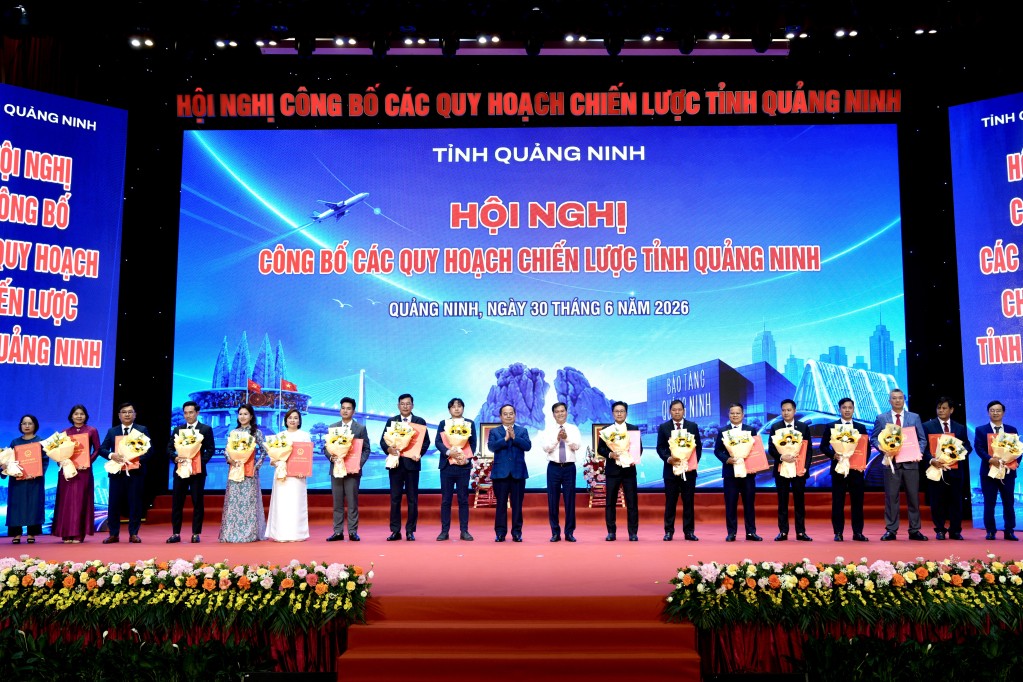 trao-chung-nhan-dau-tu-1782833083.jpeg