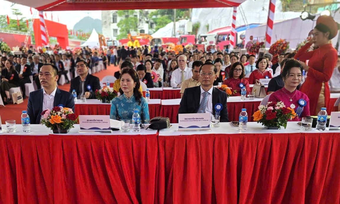 canh-rong-1787847212 canh-rong-1787847212.jpg
