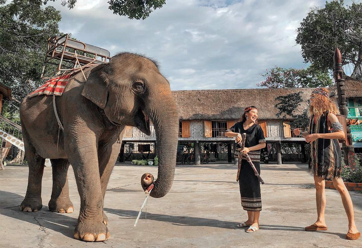 top-dia-diem-du-lich-daklak-noi-tieng-khong-the-bo-lo-phan-1-9-1652214001-1787743166 top-dia-diem-du-lich-daklak-noi-tieng-khong-the-bo-lo-phan-1-9-1652214001-1787743166.jpg