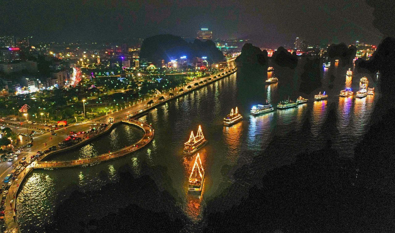 canh-rong-tau-dem-1788000637 canh-rong-tau-dem-1788000637.jpg