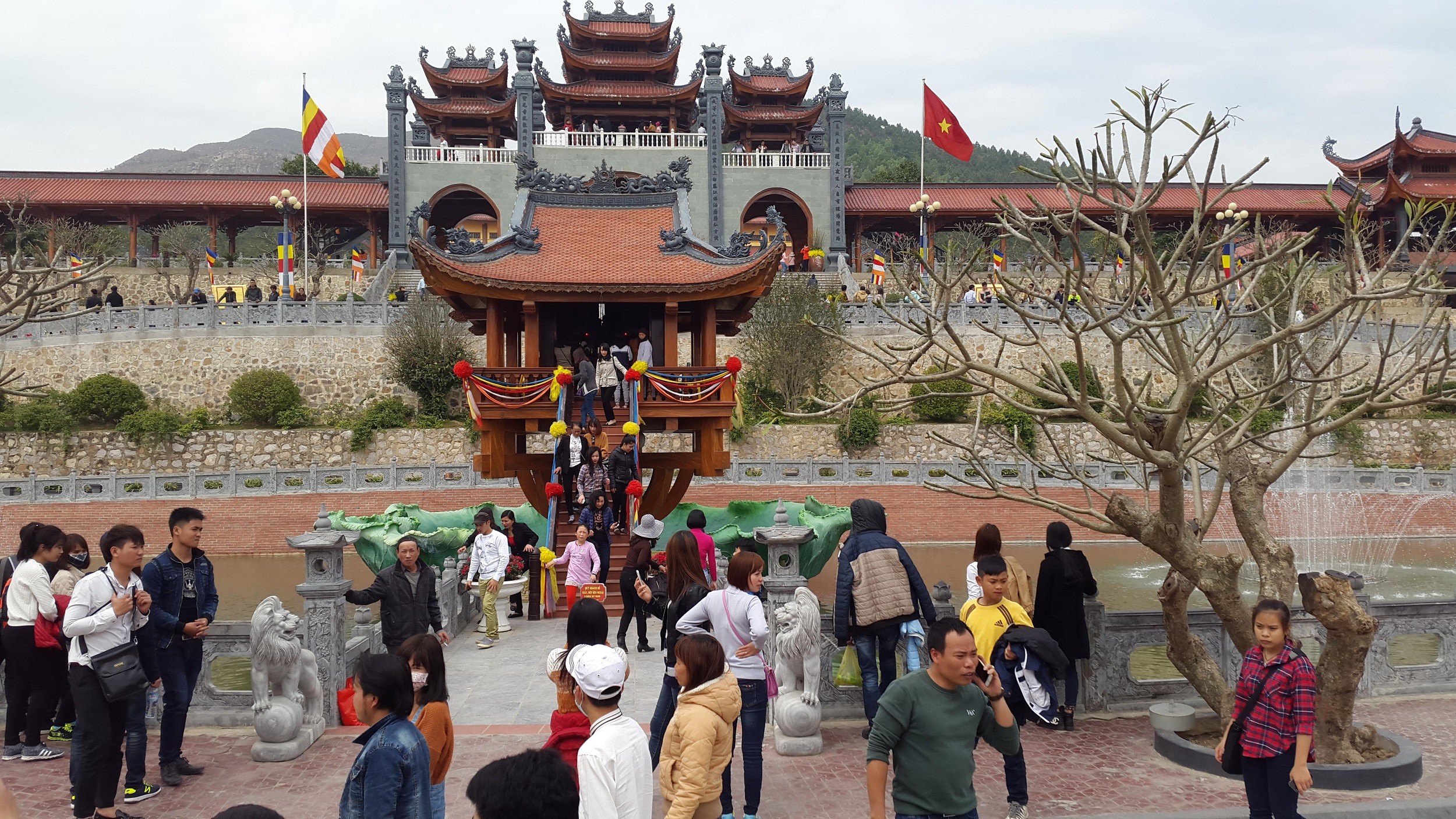 day-do-bien-chua-thanh-cho-chua-ba-vang-tuyet-nhien-khong-co-hang-quan-khong-co-nguoi-an-may-an-xin-do-dai-1788349337 day-do-bien-chua-thanh-cho-chua-ba-vang-tuyet-nhien-khong-co-hang-quan-khong-co-nguoi-an-may-an-xin-do-dai-1788349337.jpg