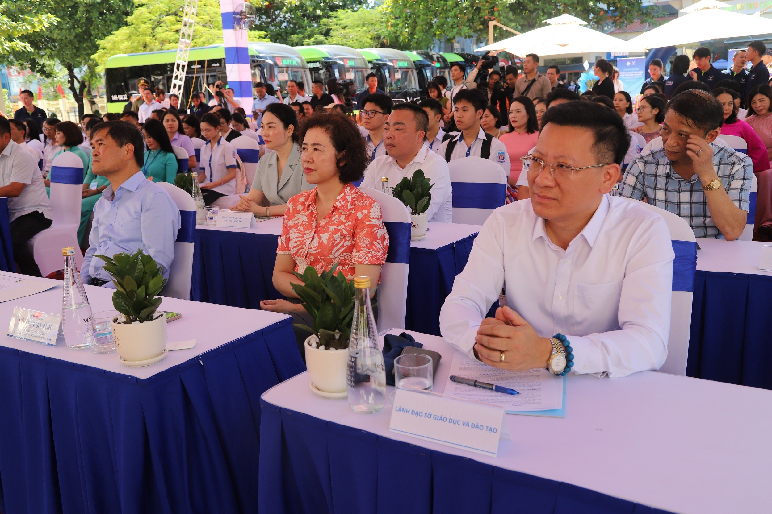 nguoi-du-1788451555 nguoi-du-1788451555.jpg